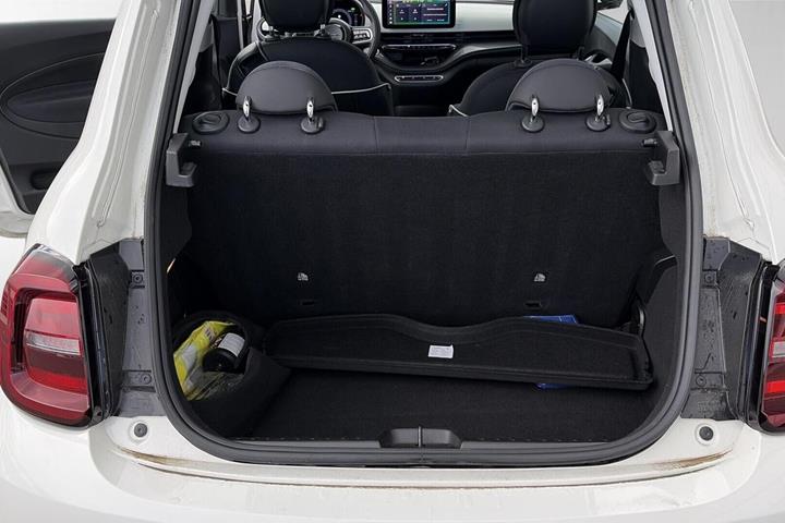 Hvid Fiat 500e fra 2023