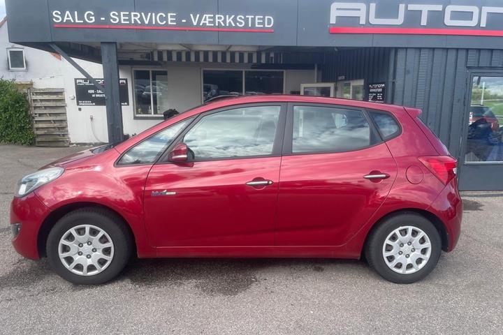 Rød Hyundai ix20 fra 2010