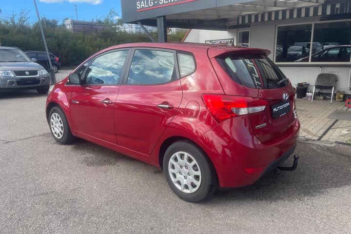Rød Hyundai ix20 fra 2010