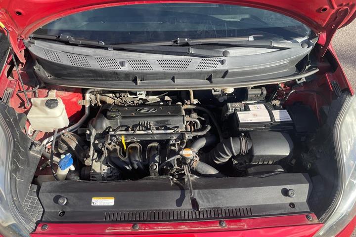Rød Hyundai ix20 fra 2010