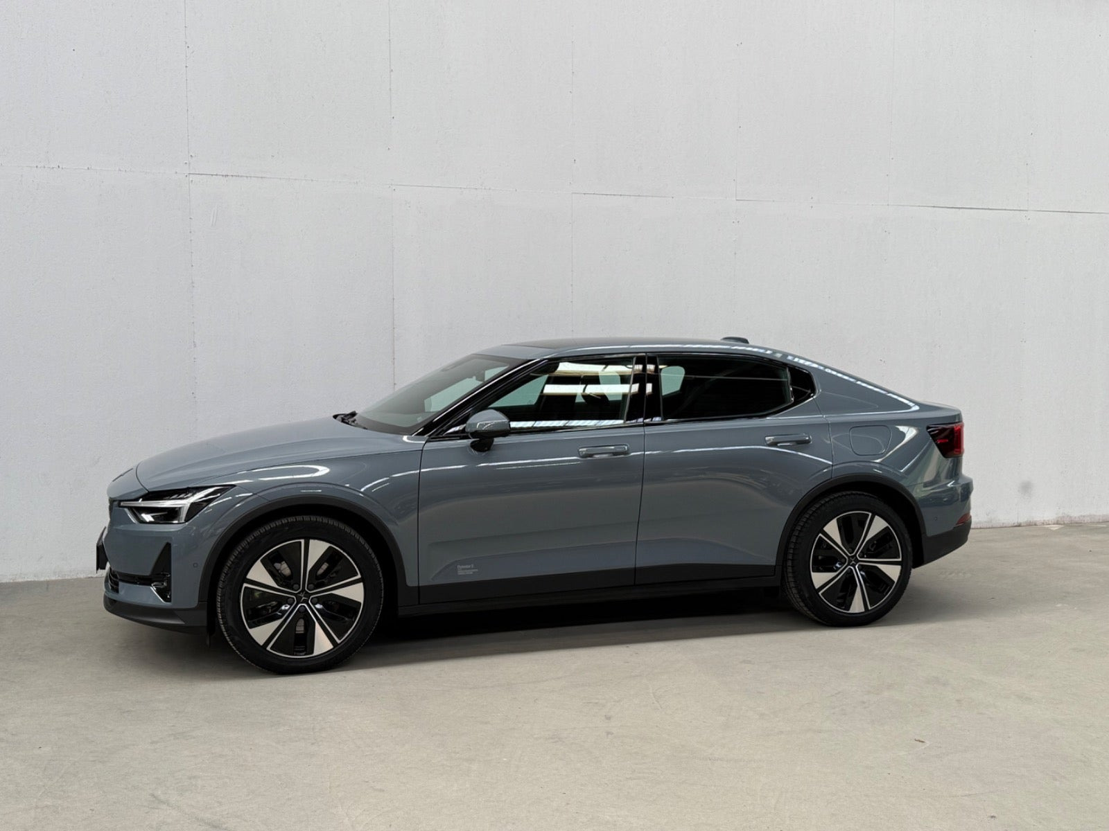 Grå Polestar 2 fra 2023