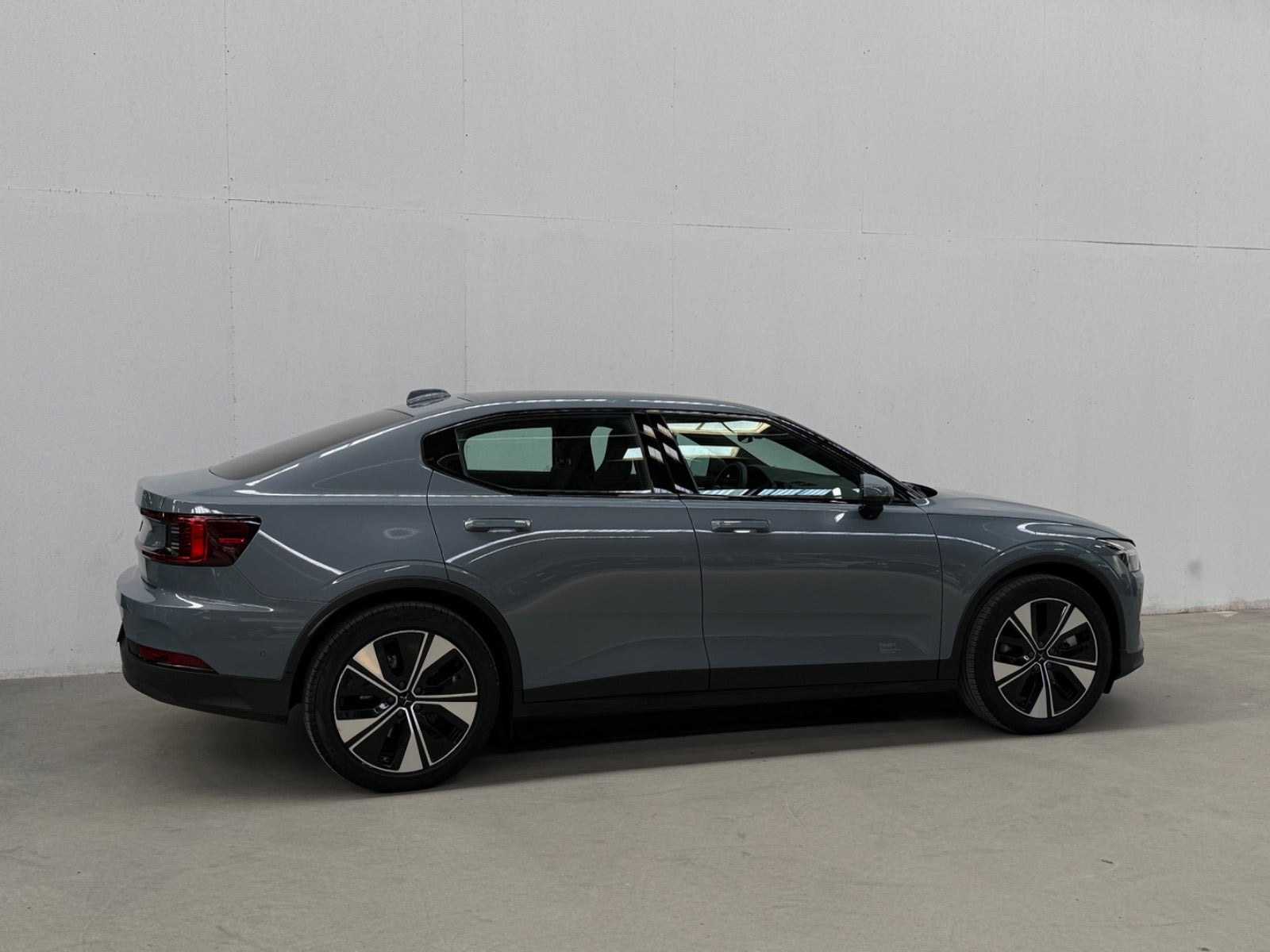 Grå Polestar 2 fra 2023