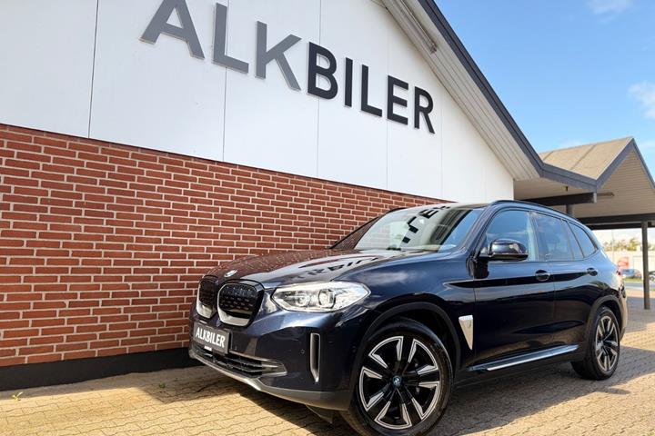Blå BMW iX3 fra 2021