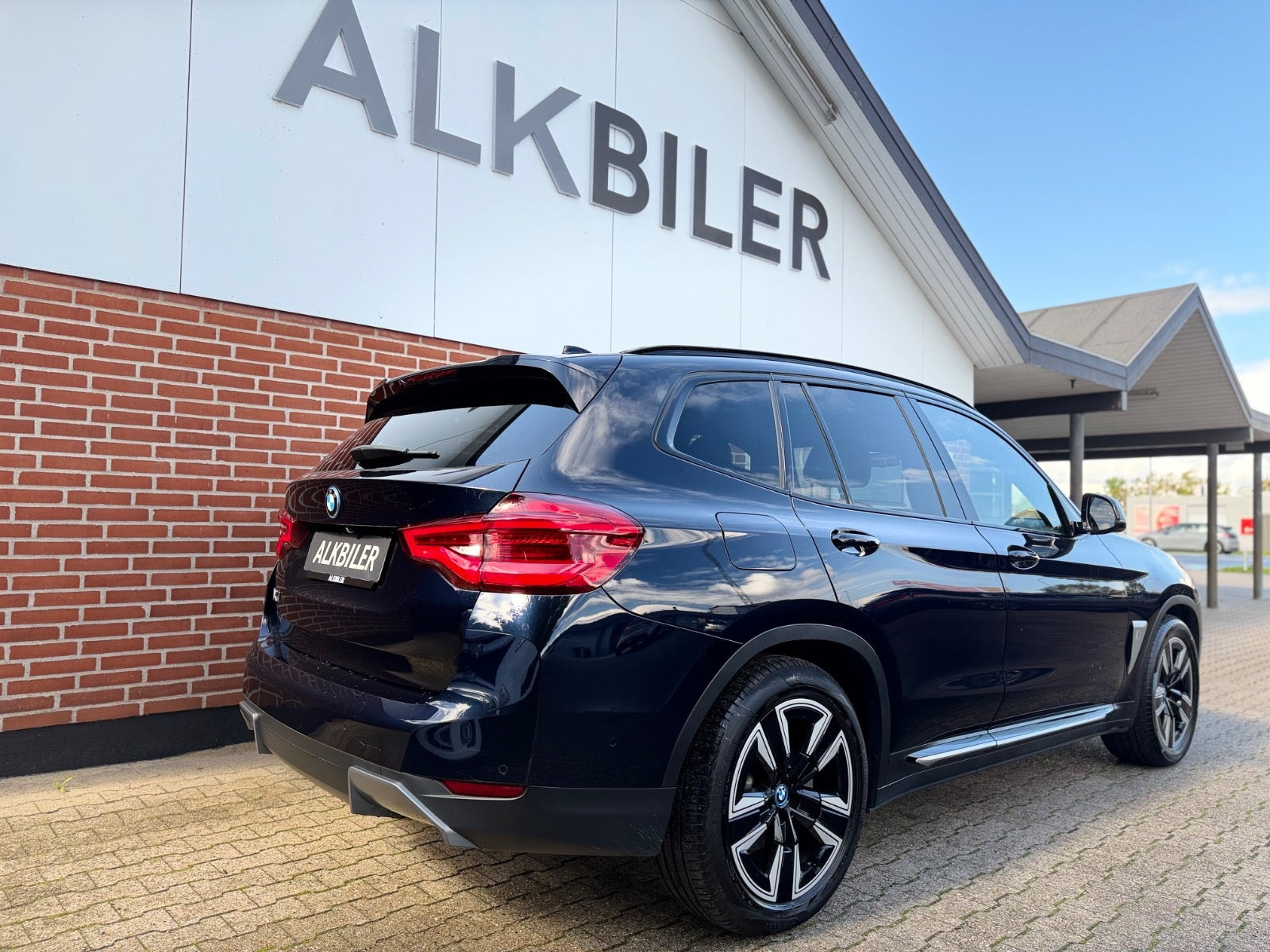 Blå BMW iX3 fra 2021