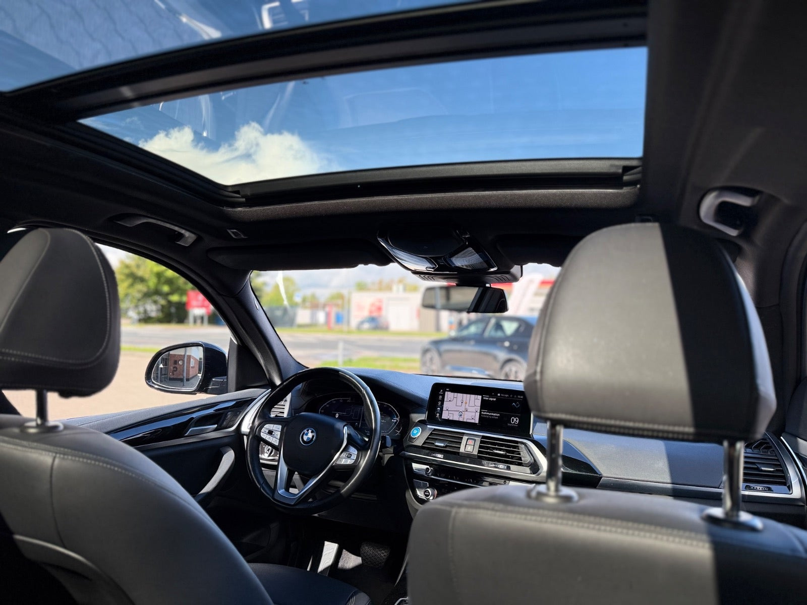 Blå BMW iX3 fra 2021