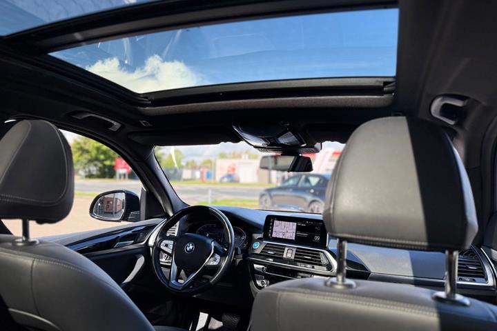 Blå BMW iX3 fra 2021