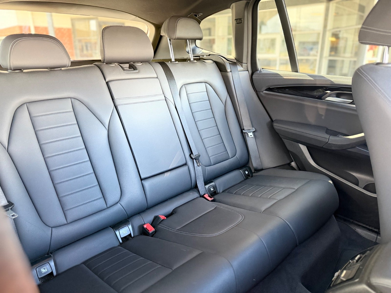 Blå BMW iX3 fra 2021