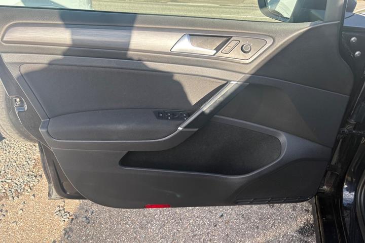 Sort VW Golf VII fra 2019