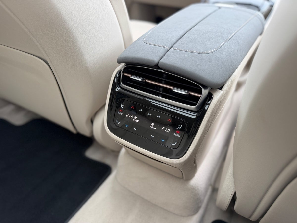 Sort Mercedes EQS450+ fra 2022