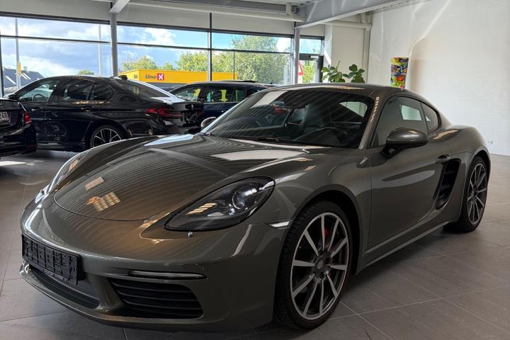 Grå Porsche 718 Cayman S fra 2017 set udefra