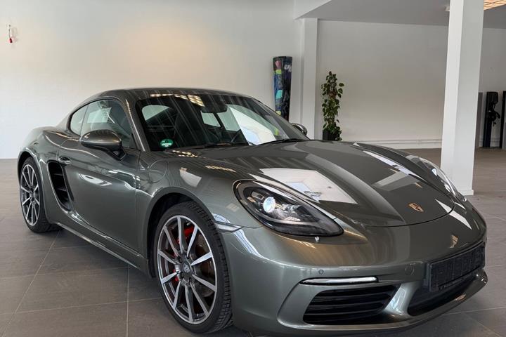 Grå Porsche 718 Cayman S fra 2017 set udefra