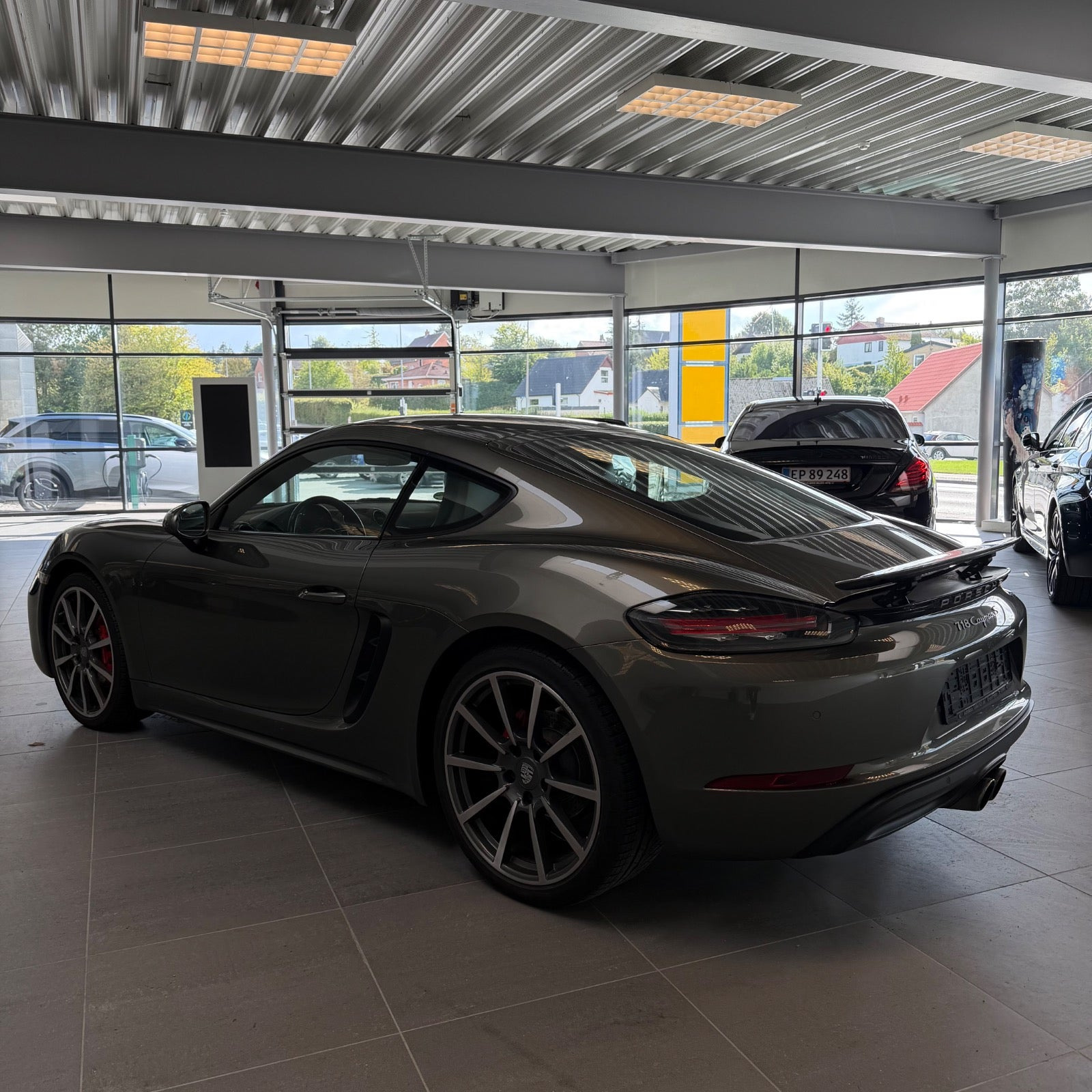 Grå Porsche 718 Cayman S fra 2017