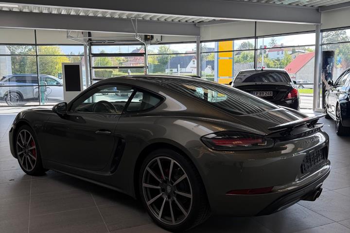 Grå Porsche 718 Cayman S fra 2017