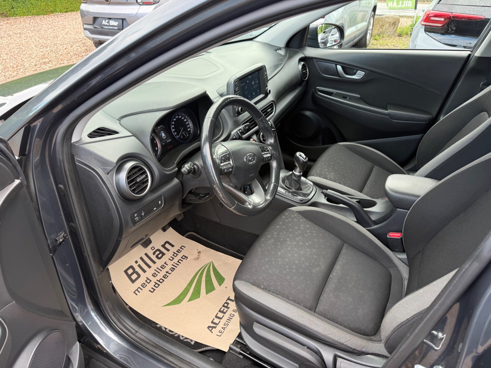 Grå Hyundai Kona fra 2017