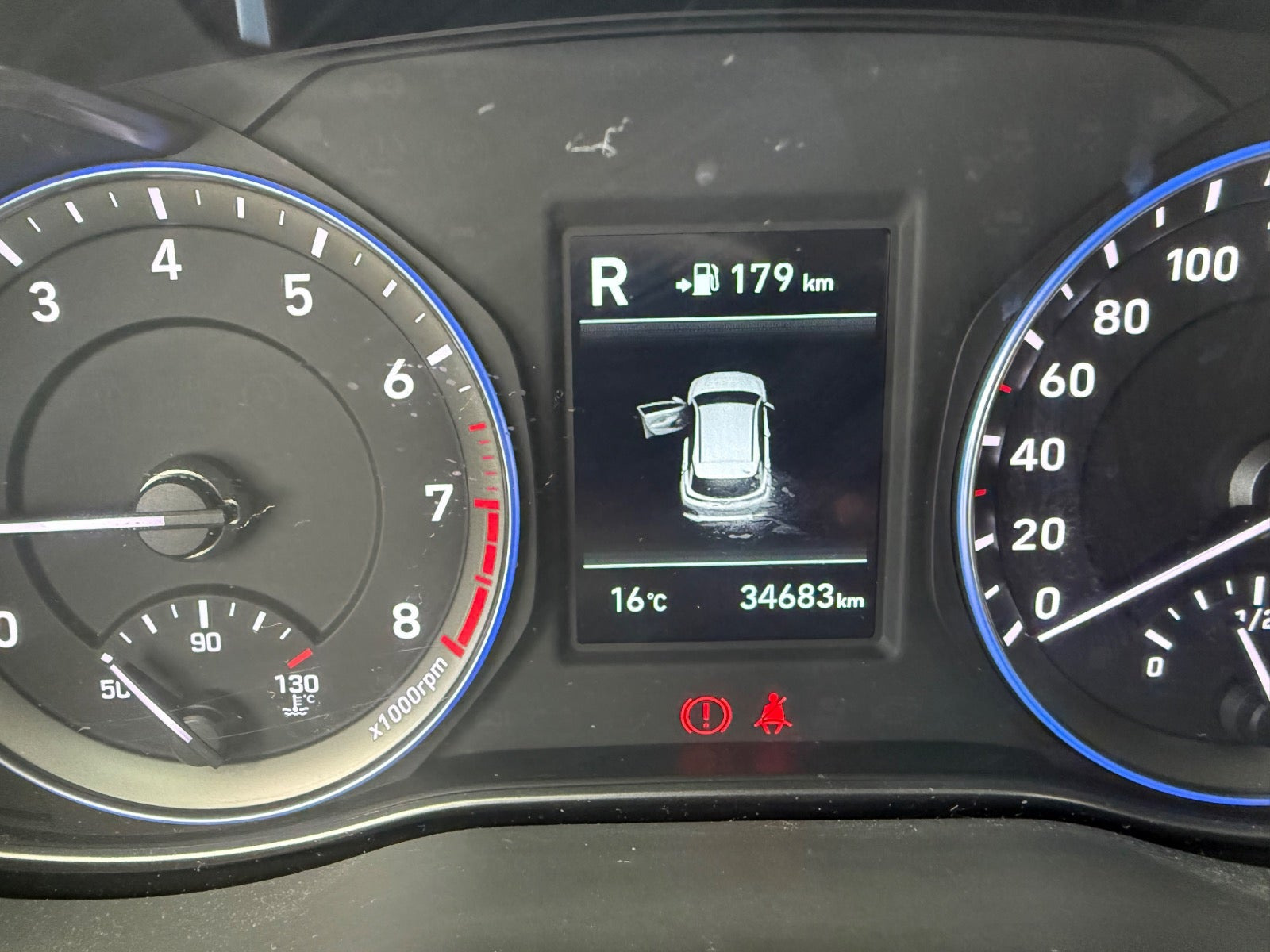 Grå Hyundai Kona fra 2017