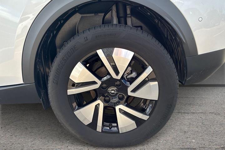 Sølv Opel Frontera fra 2025