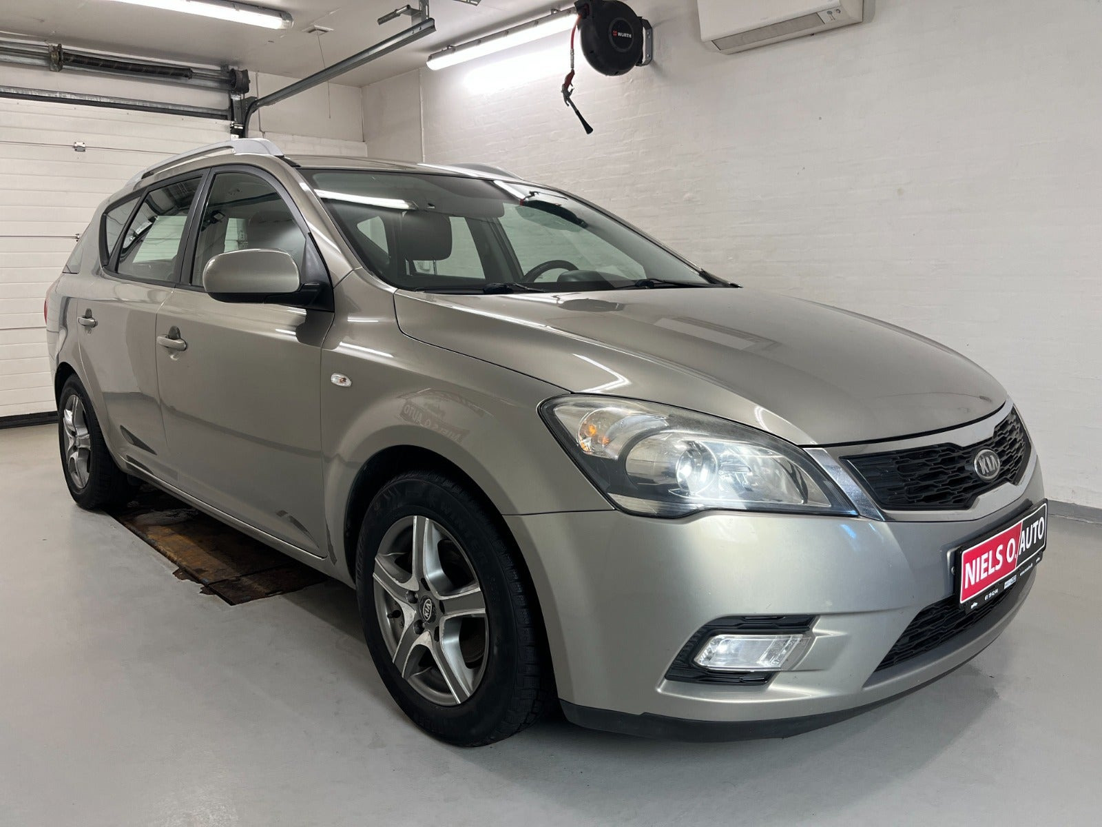 Orange Kia Ceed fra 2011