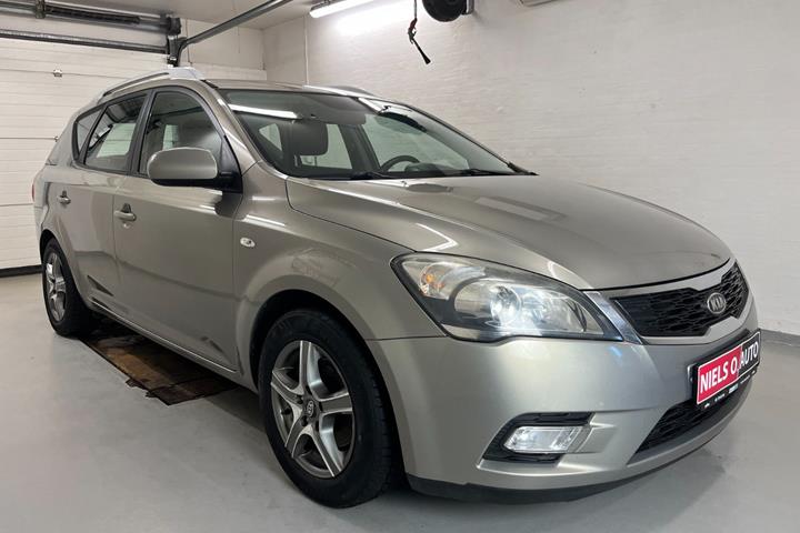Orange Kia Ceed fra 2011
