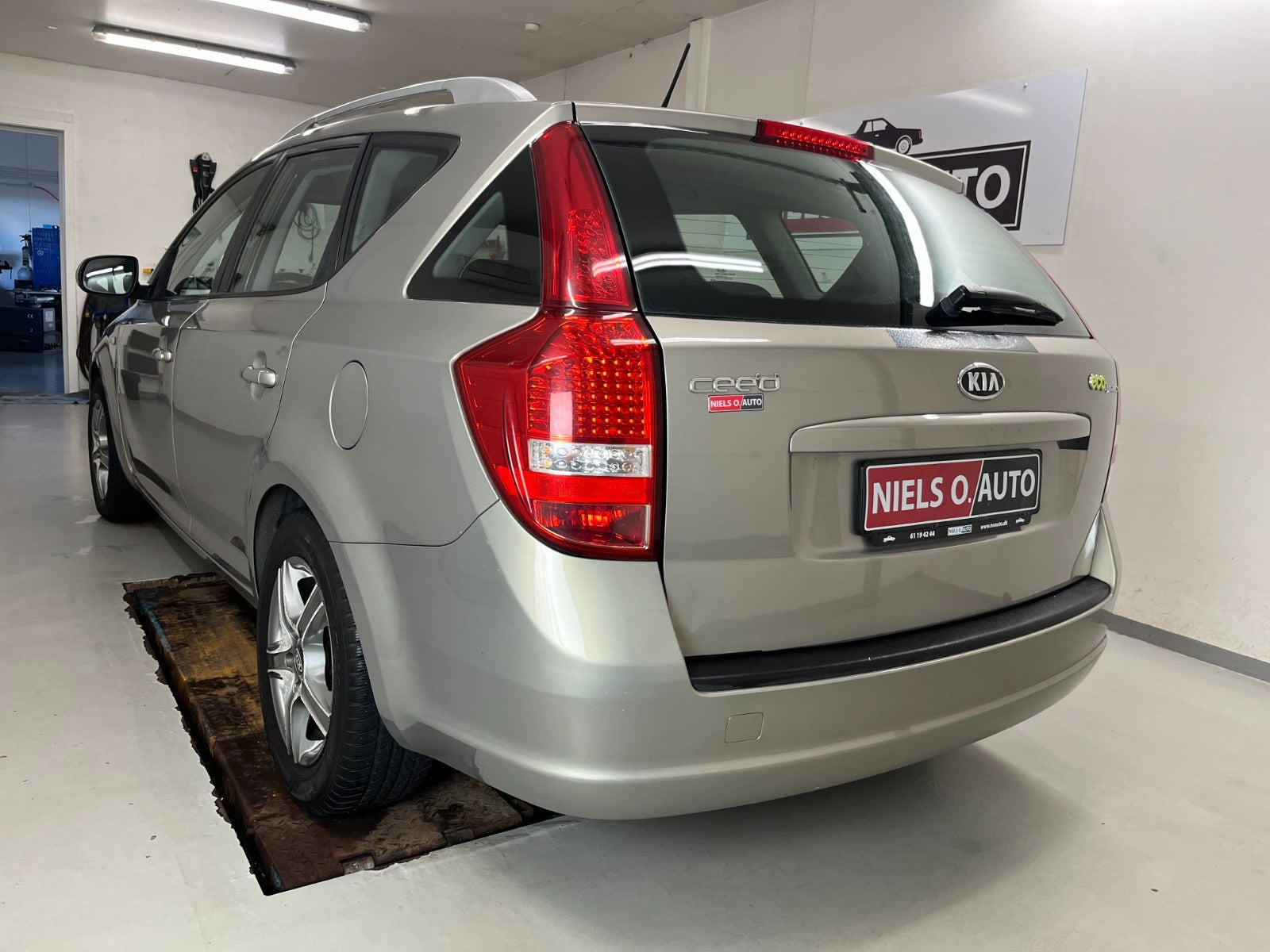 Orange Kia Ceed fra 2011