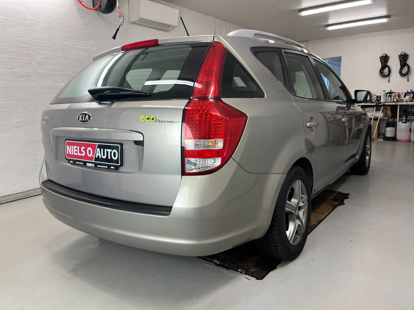 Orange Kia Ceed fra 2011