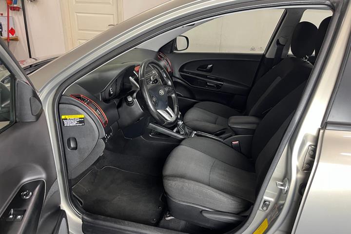 Orange Kia Ceed fra 2011
