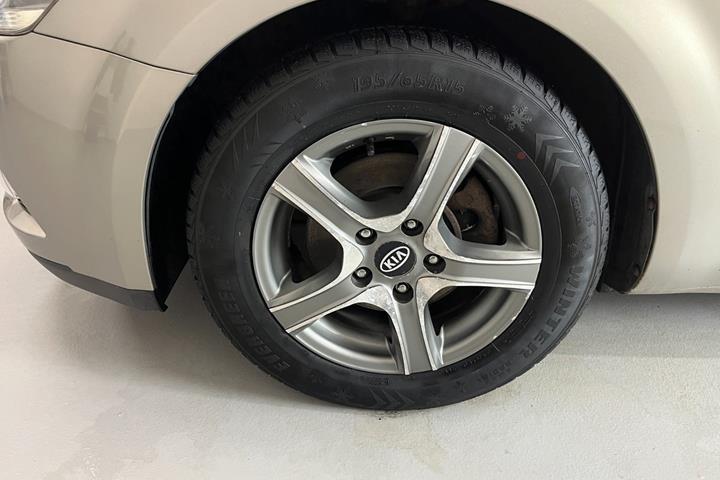 Orange Kia Ceed fra 2011