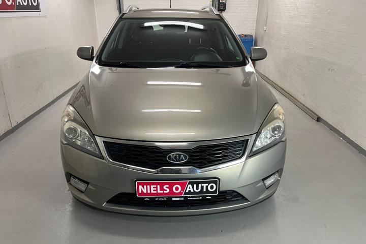Orange Kia Ceed fra 2011