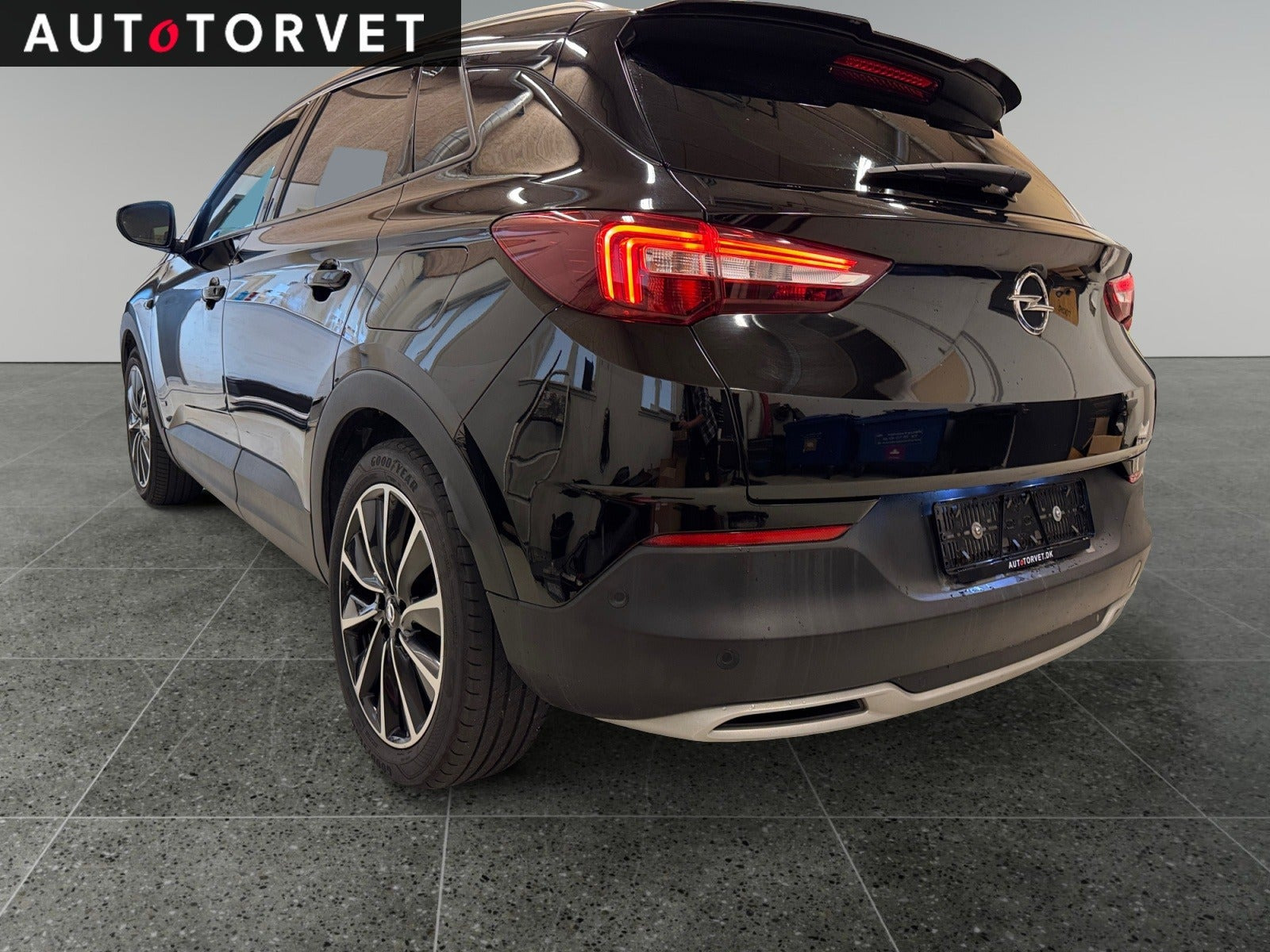 Sort Opel Grandland X fra 2020