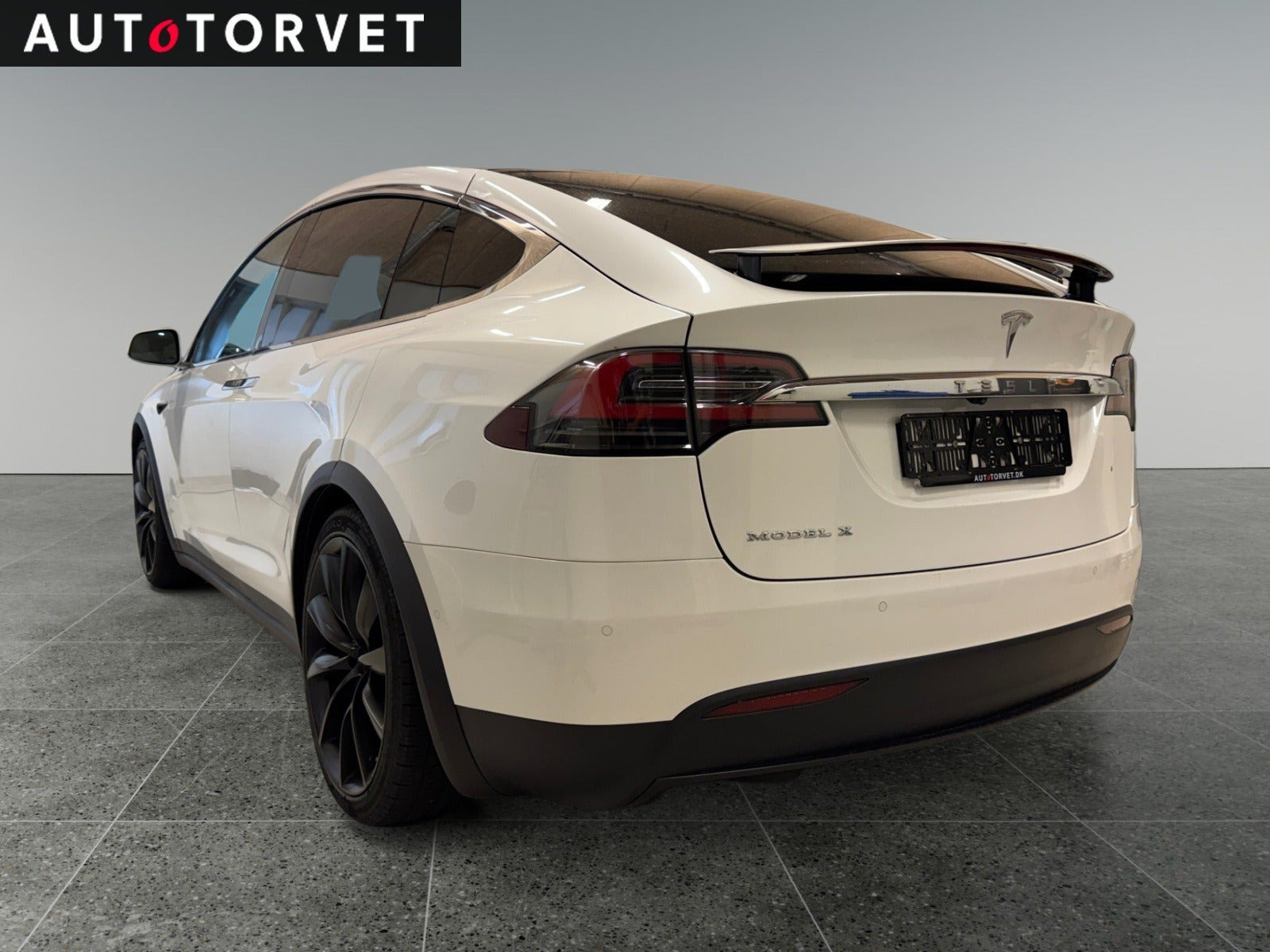 Hvid Tesla Model X fra 2017