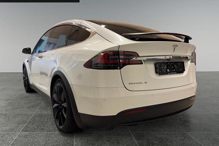 Hvid Tesla Model X fra 2017