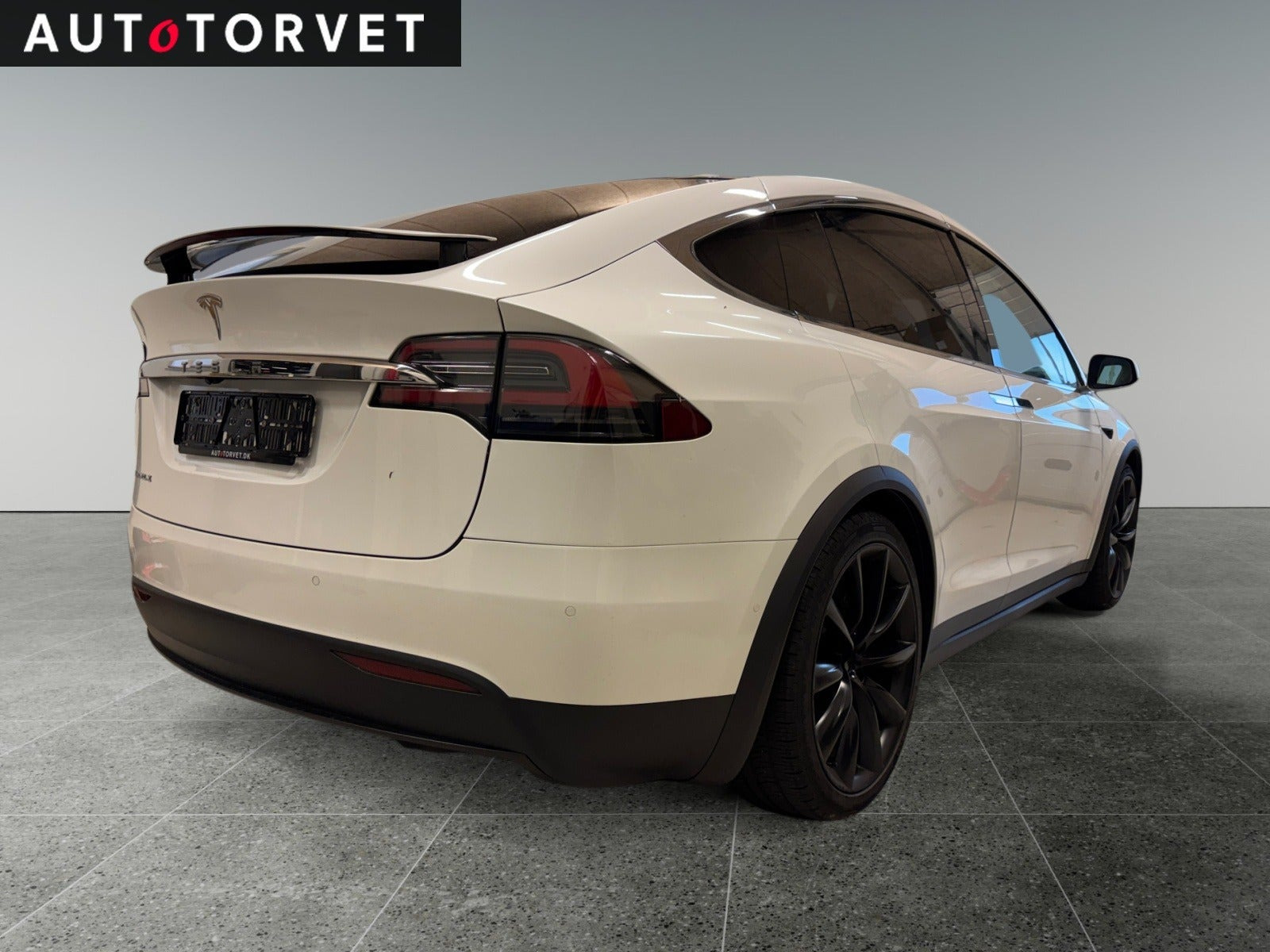 Hvid Tesla Model X fra 2017