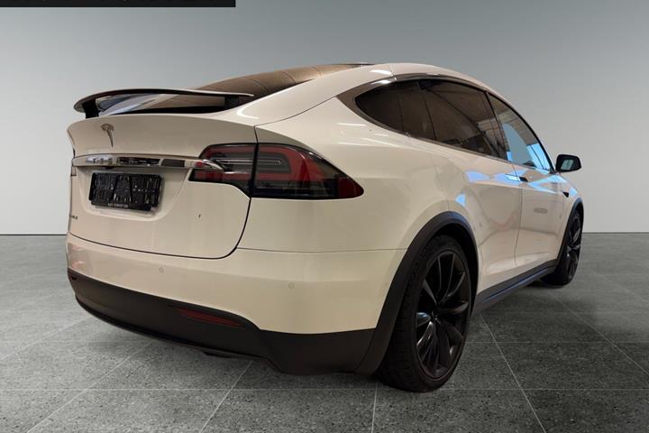 Hvid Tesla Model X fra 2017