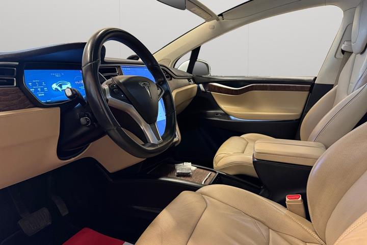 Hvid Tesla Model X fra 2017
