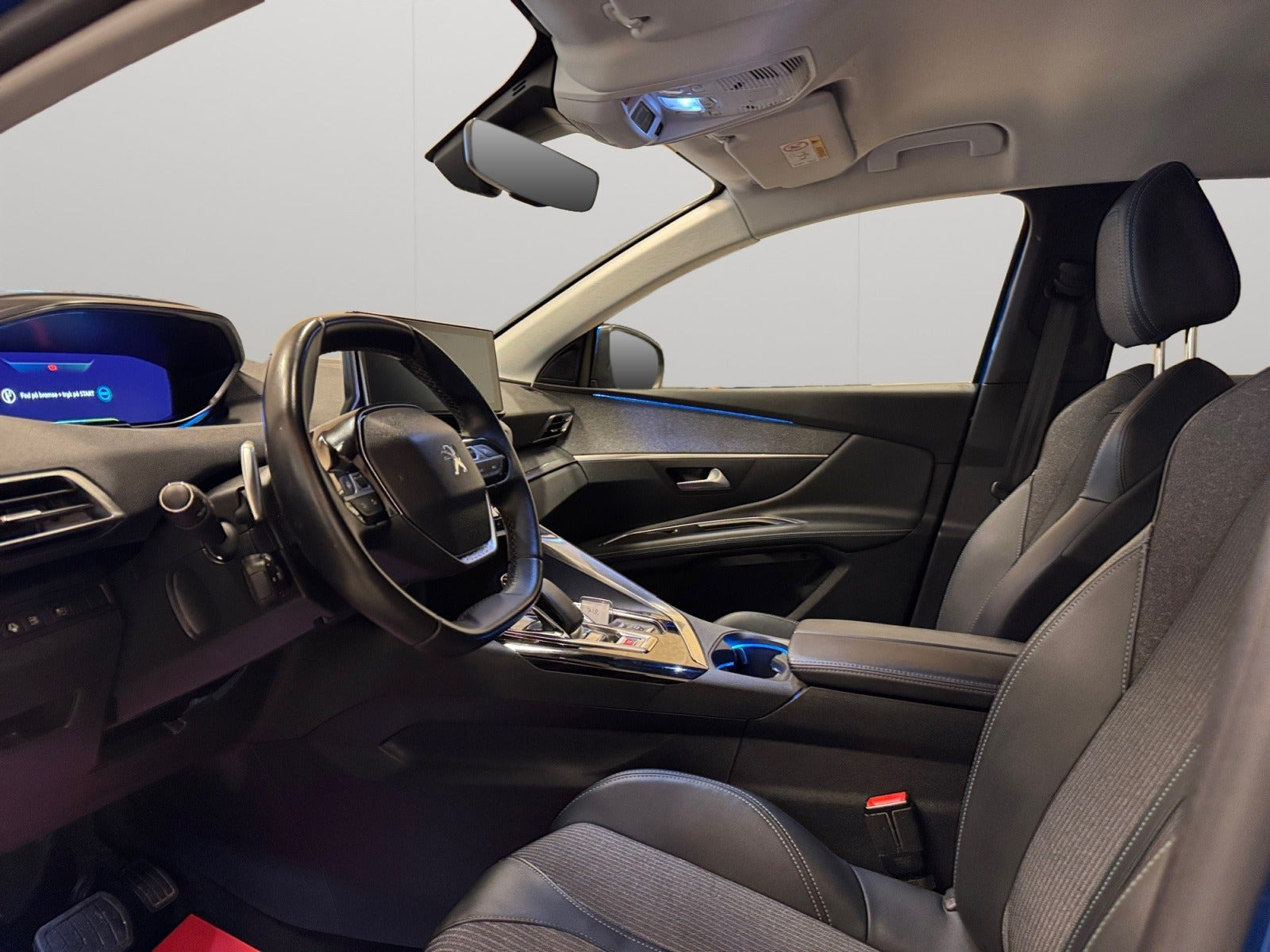 Blå Peugeot 3008 fra 2021