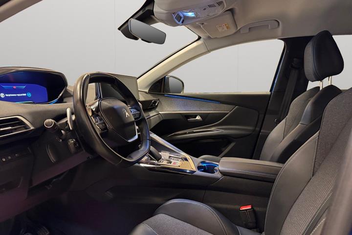 Blå Peugeot 3008 fra 2021
