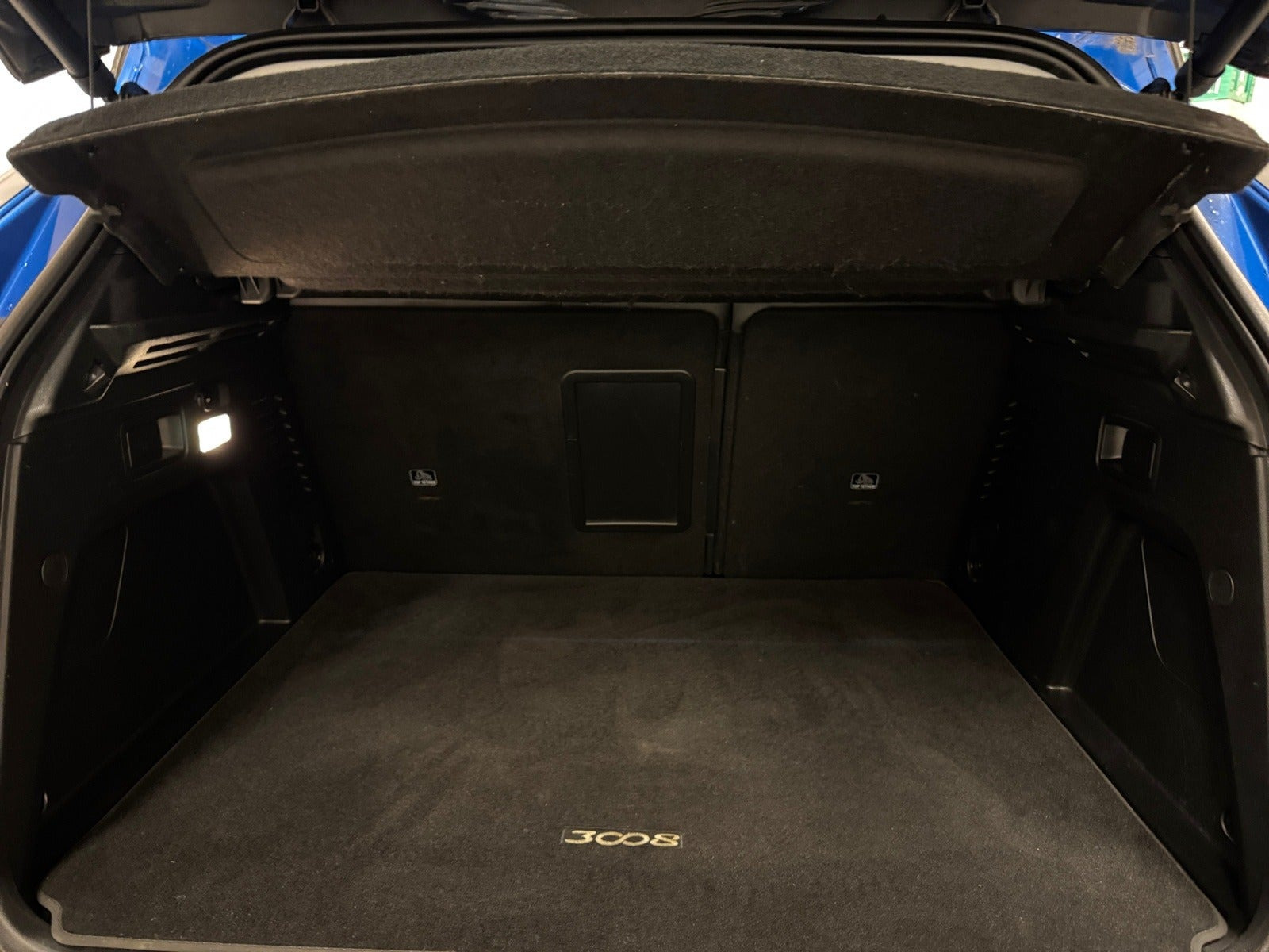 Blå Peugeot 3008 fra 2021