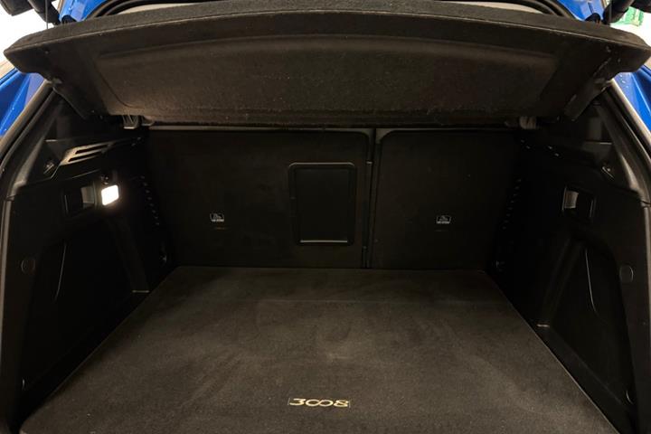 Blå Peugeot 3008 fra 2021