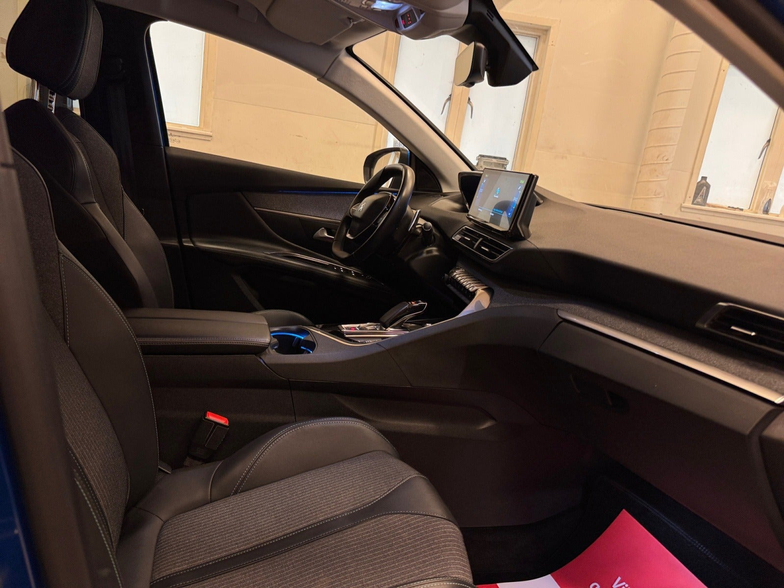 Blå Peugeot 3008 fra 2021