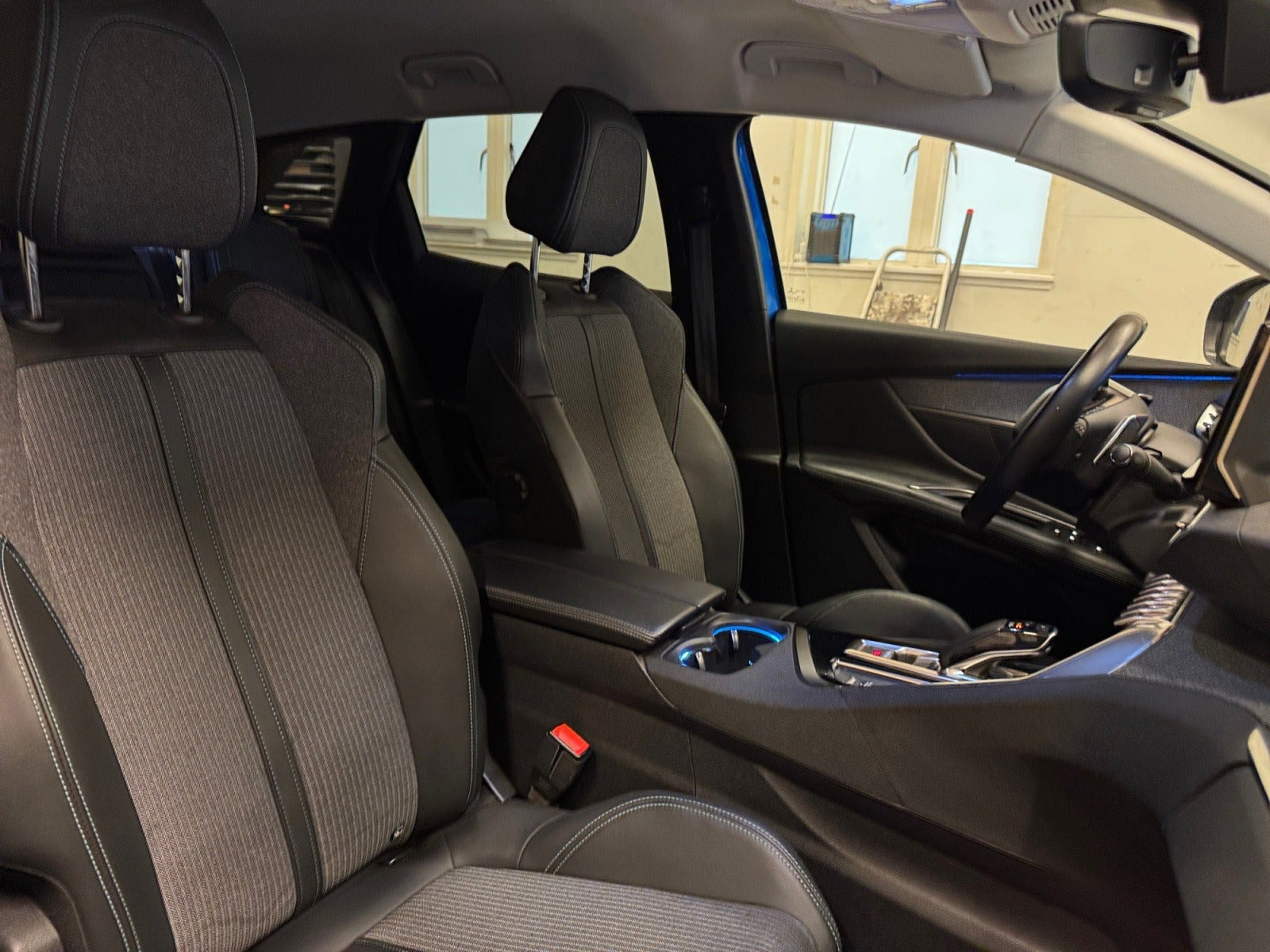 Blå Peugeot 3008 fra 2021