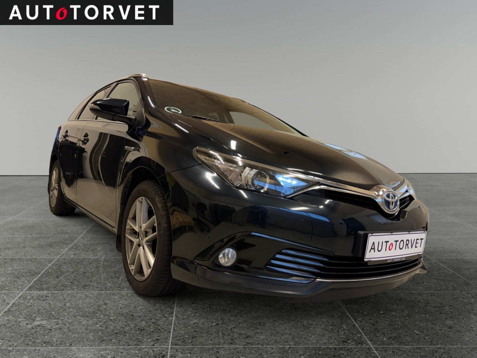 Blå Toyota Auris fra 2016