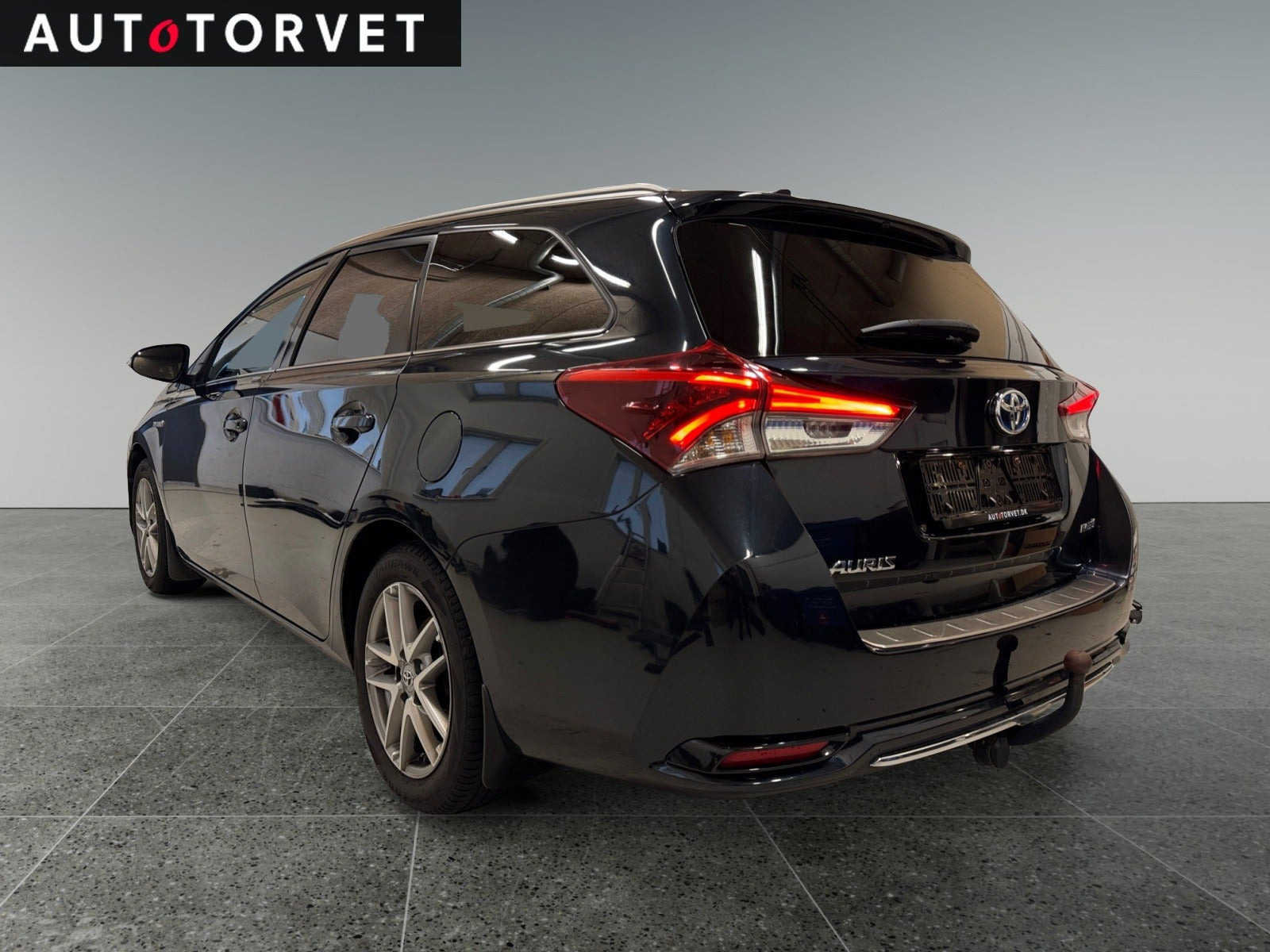 Blå Toyota Auris fra 2016