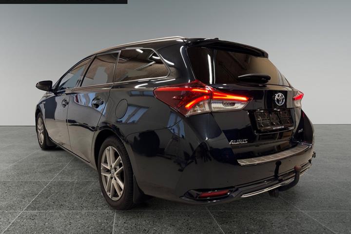 Blå Toyota Auris fra 2016