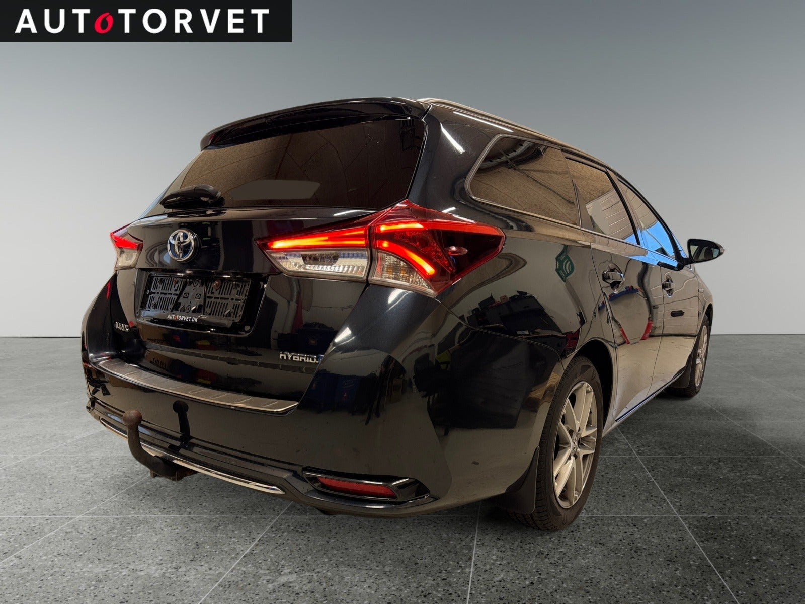 Blå Toyota Auris fra 2016