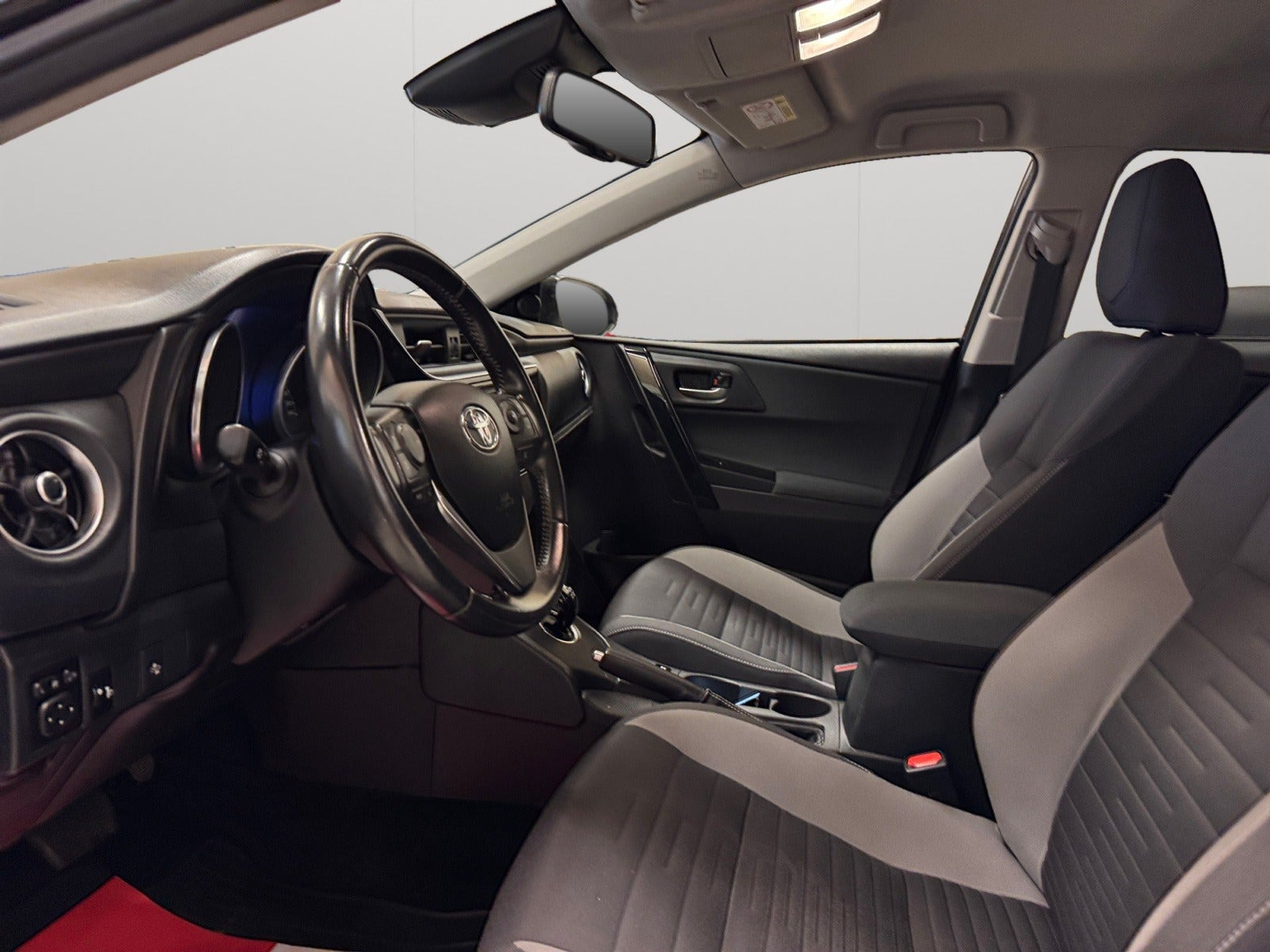 Blå Toyota Auris fra 2016