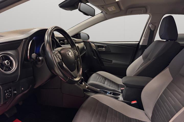 Blå Toyota Auris fra 2016