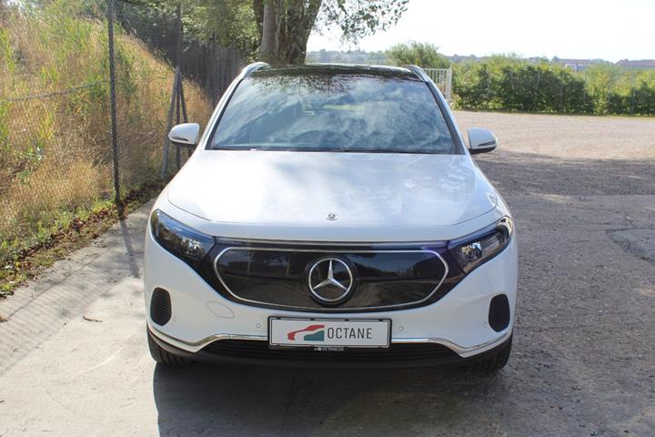 Hvid Mercedes EQA350 fra 2024