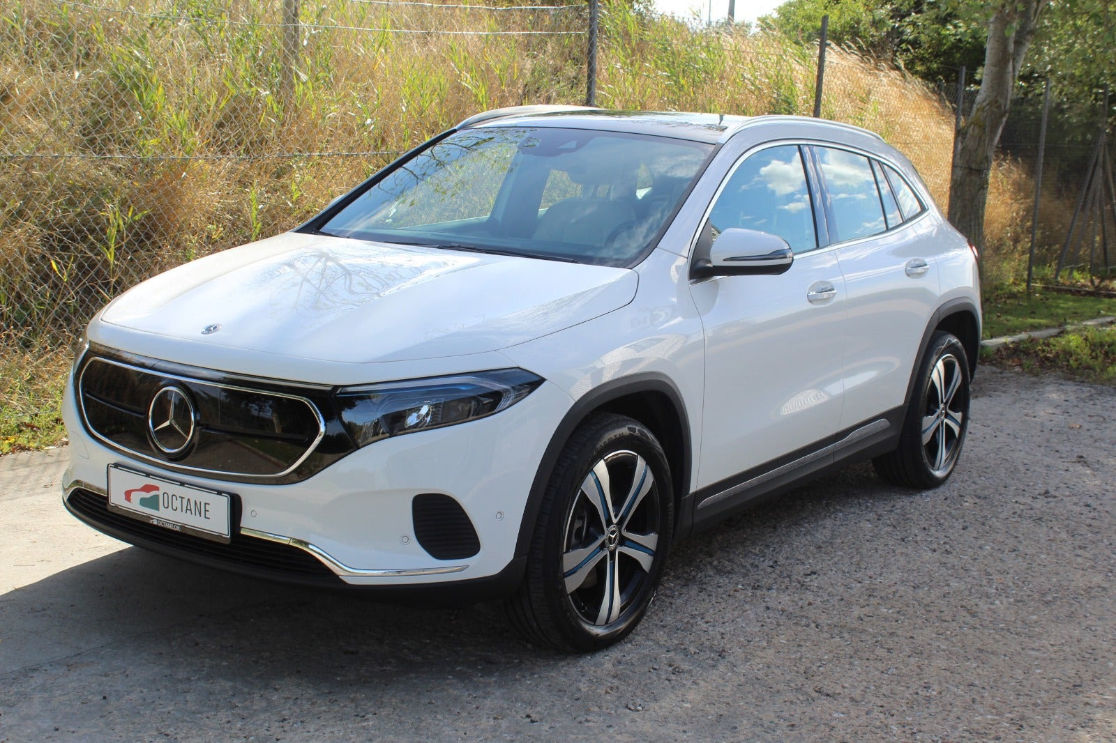 Hvid Mercedes EQA350 fra 2024
