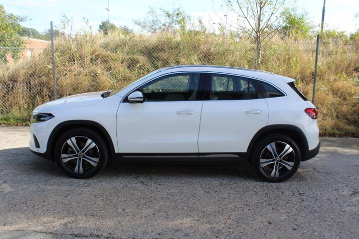 Hvid Mercedes EQA350 fra 2024