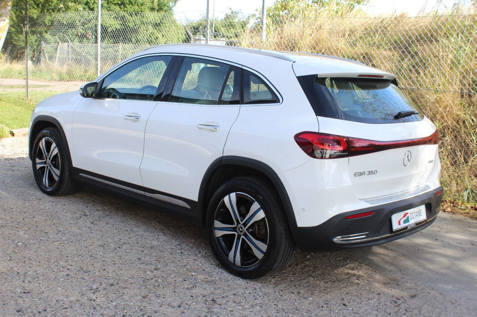 Hvid Mercedes EQA350 fra 2024