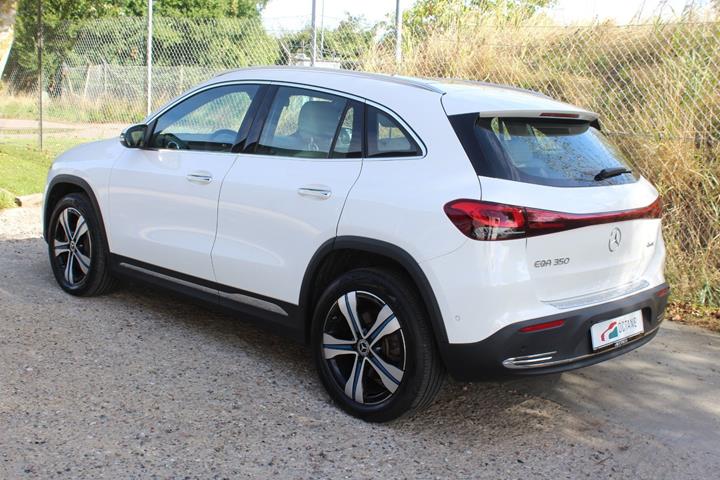 Hvid Mercedes EQA350 fra 2024